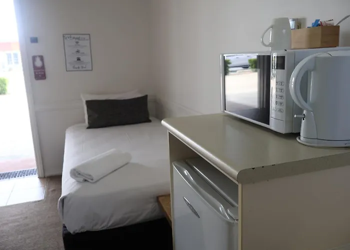 Park Avenue Hotel Motel